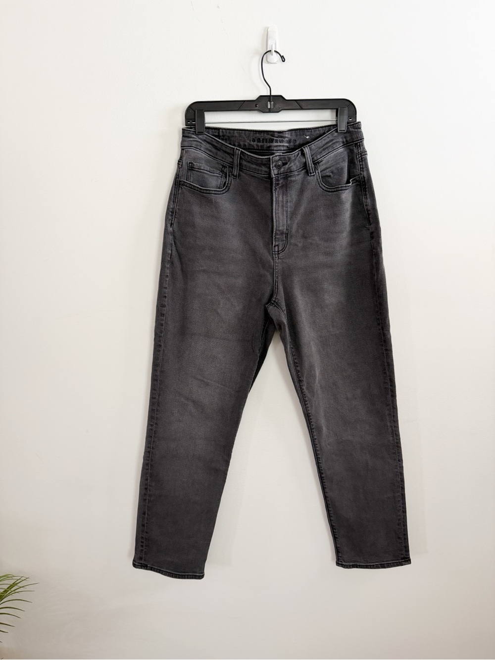 American Eagle High-Rise Black Women’s Mom Jean Size 12